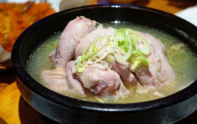 Назван популярный суп, который замедлит старение и появление морщин