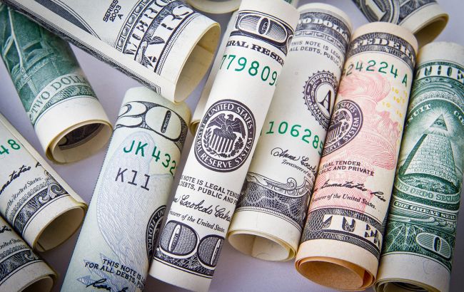 НБУ снизил официальный курс доллара на 28 мая