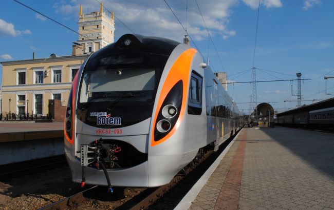 "Укрзалізниця" призначила додаткові рейси до Запоріжжя та Харкова