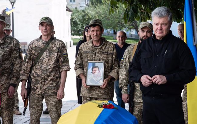 В Киеве попрощались с погибшим на фронте Юрием Каракаем