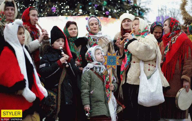 Містика традицій: сотні людей виконали "Щедрик" в центрі Києва (фотозвіт)