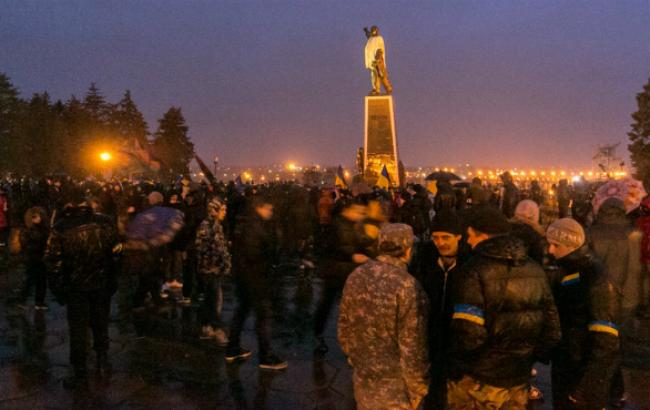 Активистам в Запорожье не удалось снести памятник Ленину