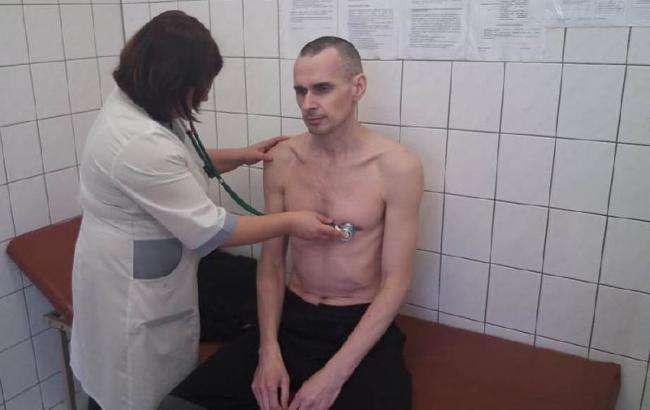 МЗС України вимагає допустити українських лікарів до Сенцова