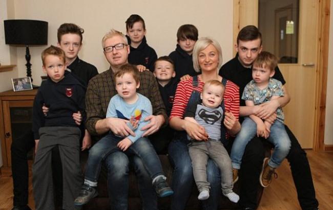 У Шотландії мати-героїня народила дев'ять синів поспіль