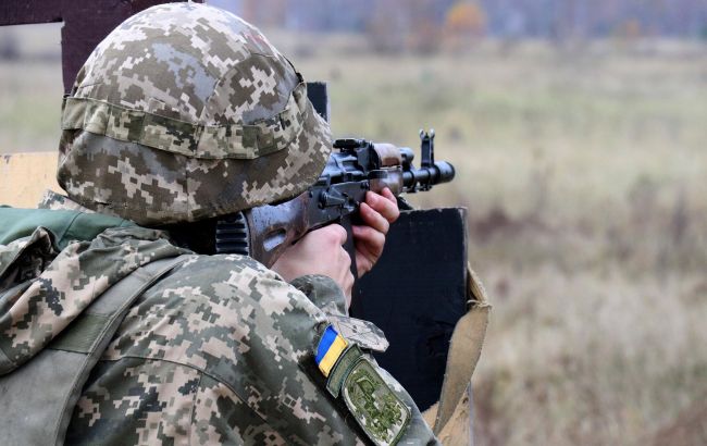 Бойовики на Донбасі намагалися підпалити траву біля позицій ЗСУ