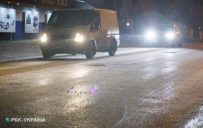 Гололедица в Мариуполе парализовала военный транспорт окупантов: видео