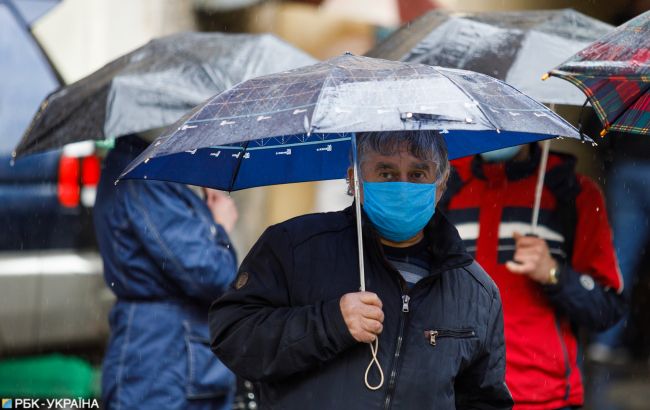 Сильний вітер і гроза: у Києві оголосили штормове попередження