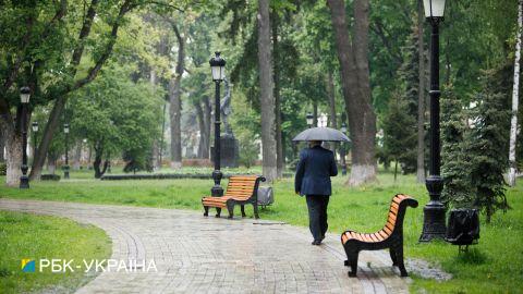Над Україною поширюється циклон. У більшості областей сьогодні дощі та сильний вітер