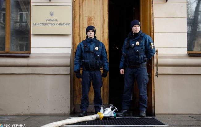 Кабмин определил порядок введения комендантского часа