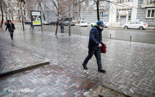 Гололед на дорогах и сильный ветер: в Киеве завтра прогнозируют непогоду