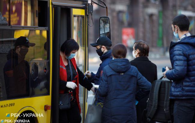 "Красная" зона в Запорожье: в транспорт будут пускать только с сертификатом о прививке