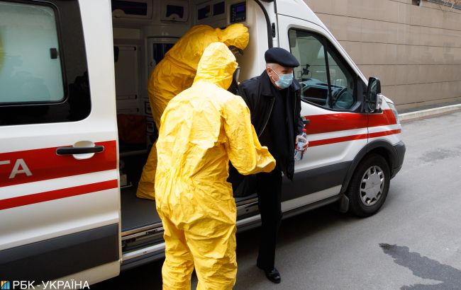 Пасажира авіарейсу "Доха-Київ", який перебував на обсервації в готелі, госпіталізували