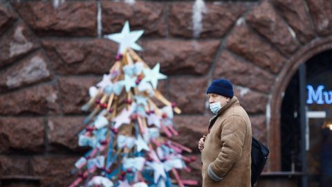 С масками и без песен: украинцам дали рекомендации, как отметить Новый год