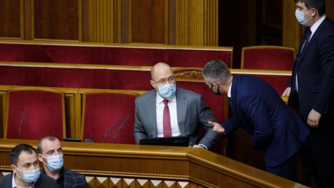 Верховной раде и правительству доверяют менее 15% украинцев