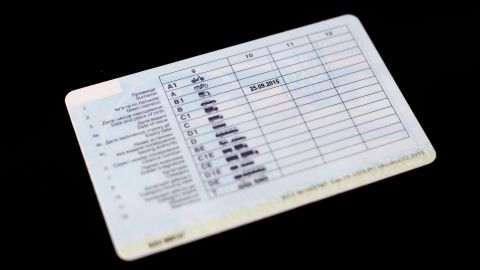 Рассылали по почте: в Киеве разоблачили группу на подделке водительских удостоверений