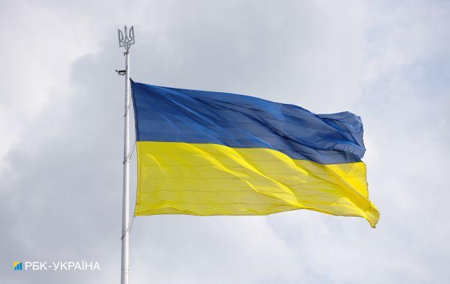 Сьогодні по всій Україні приспустять державні прапори