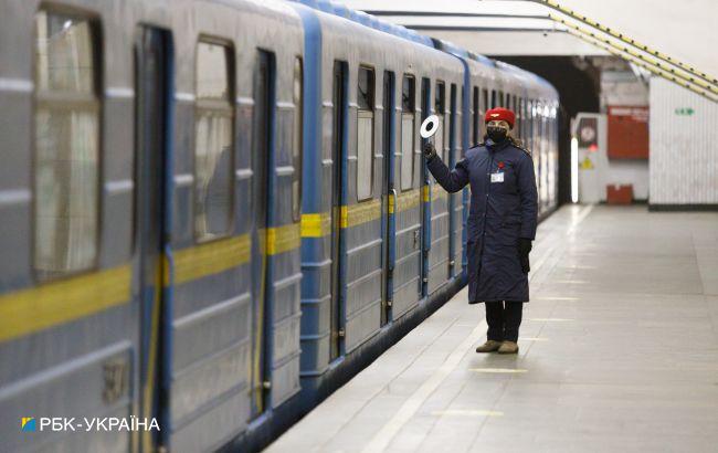 В Киеве остановлено движение поездов на "красной" линии метро