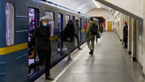 Метро в Києві відновило роботу