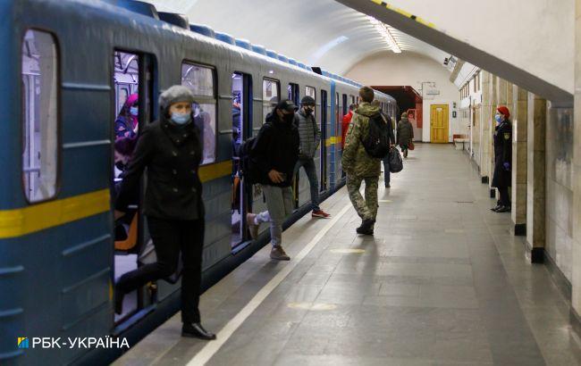 Самокат зупинив метро: в Києві "червона" гілка повністю припинила рух потягів