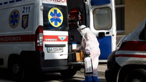 Киевлян с неинфекционными болезнями будут принимать клиники НАН и Минздрава