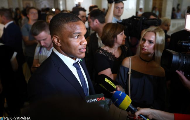 Нардеп Беленюк отримав від розвідки нагородний пістолет "Глок-19"