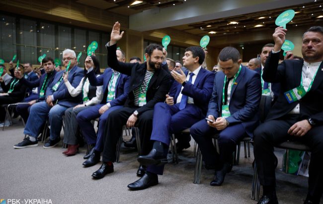 У суді намагаються зобов'язати Мін'юст ініціювати заборону "Слуги народу"