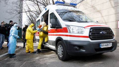 В Украине госпитализировали еще двоих человек с подозрением на коронавирус