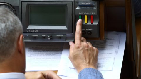 З позиції сили: як "Слуга народу" протиснула через Раду закон про імпічмент президента