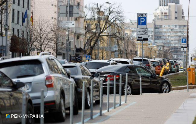 У Києві повернули плату за паркування та будуть евакуювати авто порушників