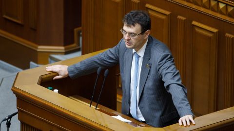 В Раде хотят возобновить таможенные платежи и увеличить военный сбор до 3%