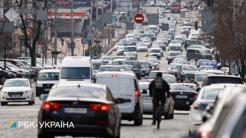 Рост цен на бензин остановился, дизельное топливо дешевеет