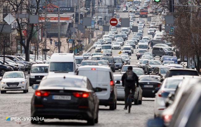 Зростання цін на бензин зупинилося, дизельне паливо дешевшає
