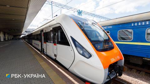 У Житомирській області вагони зійшли з рейок. Через аварію затримаються інші поїзди