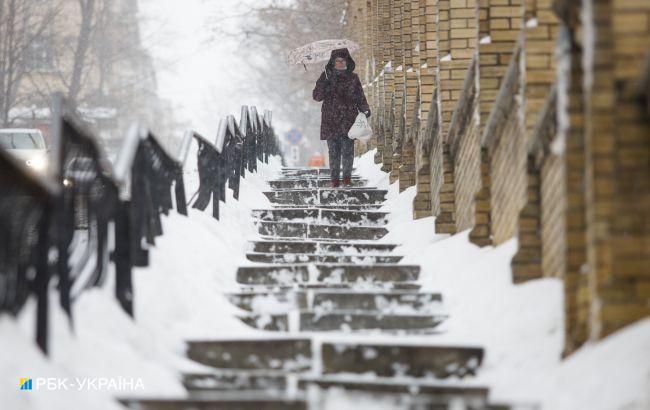 Снег с дождем и 13 градусов мороза: прогноз погоды в Украине на завтра