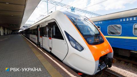 Укрзалізниця показала оновлений рухомий склад: на чому тепер возять українців (фото)