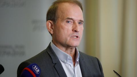 Россия сняла санкции с соратников Медведчука