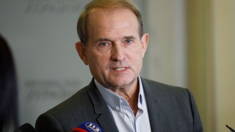 Медведчук не просил убежища у РФ, Москва вряд ли сможет помочь, - Кремль