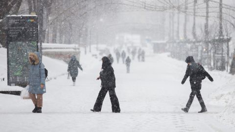 Снегопады в Украине:&nbsp;как областные центры справляются&nbsp;со снежным циклоном