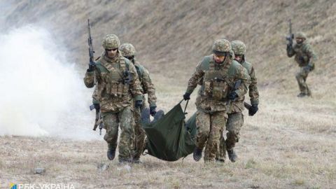 П'ять порушень "тиші" на Донбасі: поранено українського військового