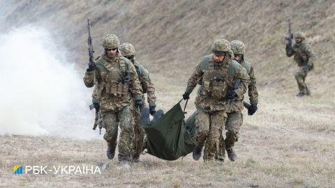 На Донбассе ранили украинского военного