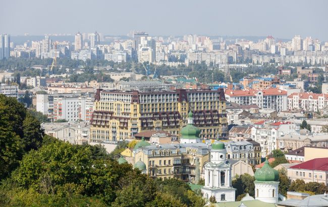 Украинцы рискуют потерять квартиры, уехав за границу: юрист предупредил об опасности