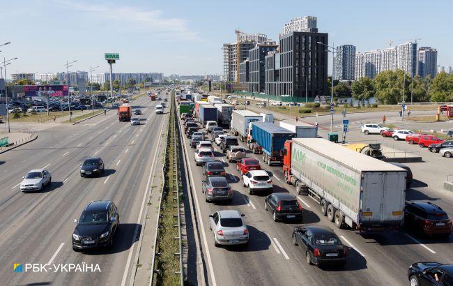 До Києва не пускають вантажівки: з чим це пов'язано