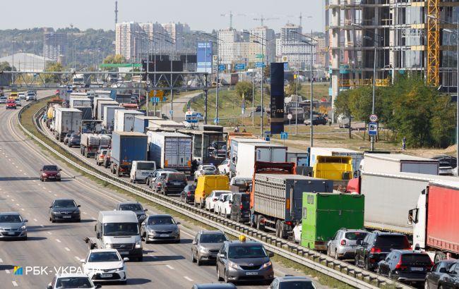 У Києві через спеку ввели обмеження на рух вантажівок