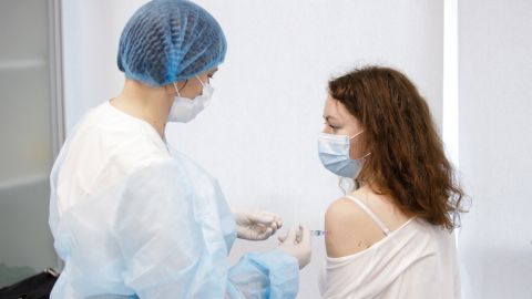 Украина договорилась о 10 млн доз вакцины Pfizer