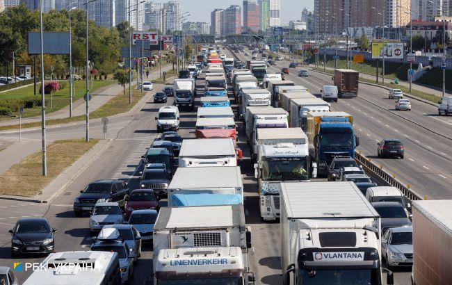 А вы знали? Почему в СССР грузовики называли фурами, и что означает на них слово TIR