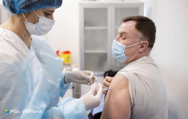 Вакцинація в Україні: кількість добових COVID-щеплень збільшилася втричі 