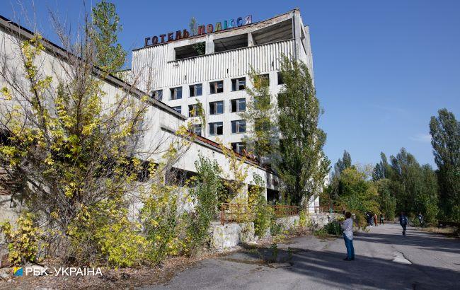 У покинутій будівлі Чорнобиля знайшли старовинний камін: фото унікальної знахідки
