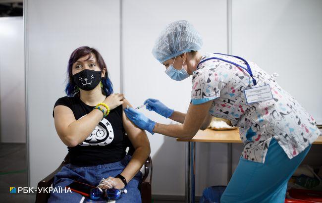 За сутки в Украине сделали более 64 000 прививок от коронавируса