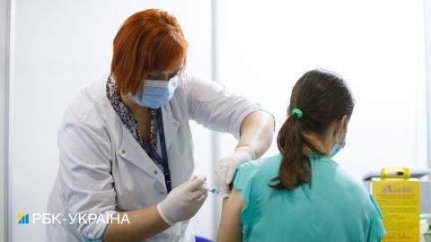 Количество сделанных COVID-прививок в Украине приближается к 31 млн
