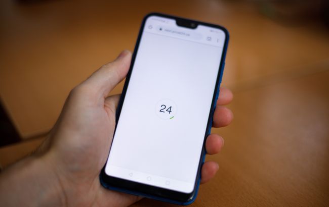 Все виснет: в ПриватБанке произошел сбой